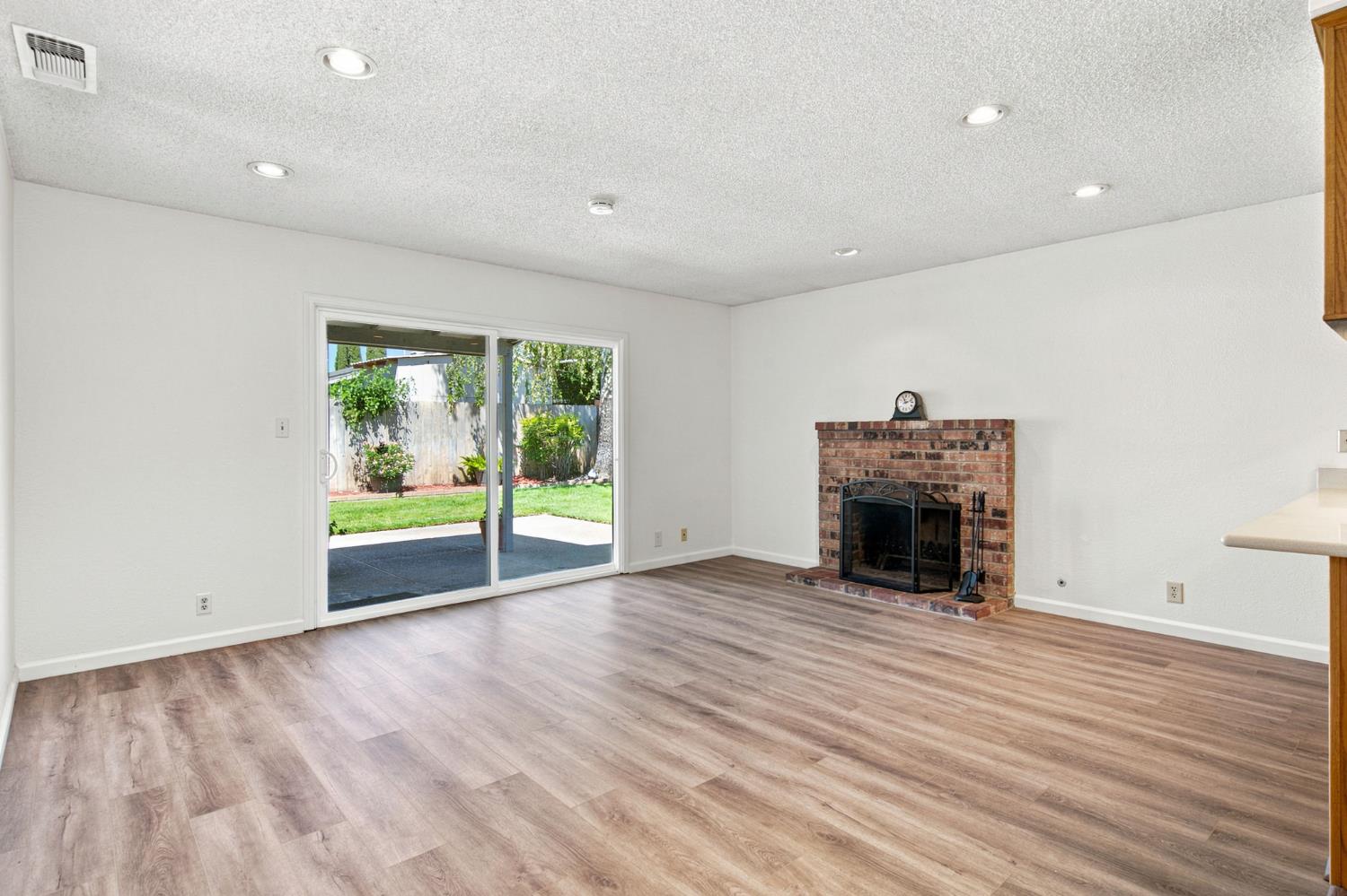 879 Carson Ave, Manteca, CA 95337