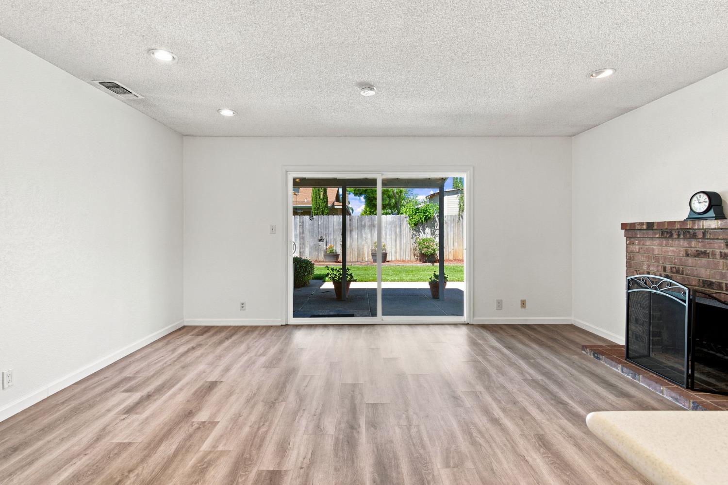 879 Carson Ave, Manteca, CA 95337