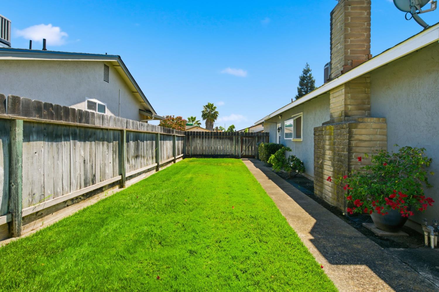 879 Carson Ave, Manteca, CA 95337