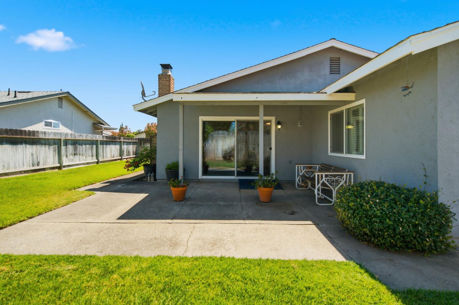 879 Carson Ave, Manteca, CA 95337
