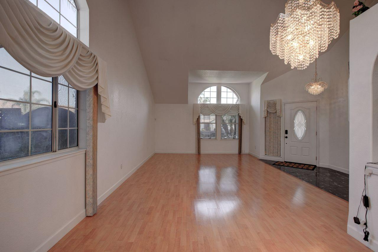 1029 Neal St, Los Banos, CA 93635