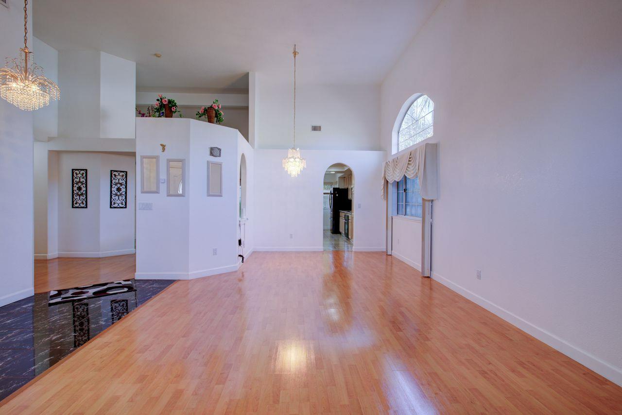 1029 Neal St, Los Banos, CA 93635