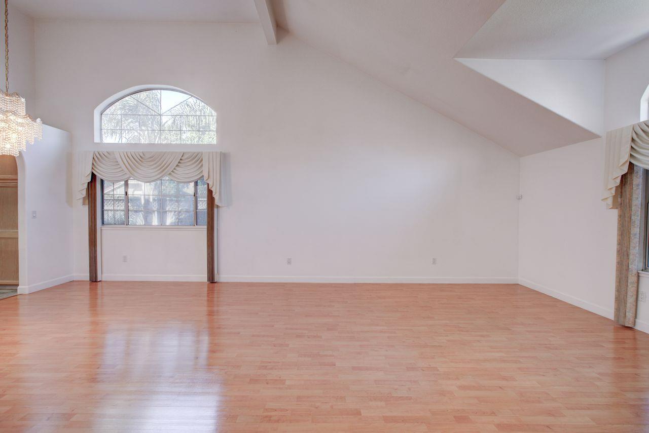 1029 Neal St, Los Banos, CA 93635