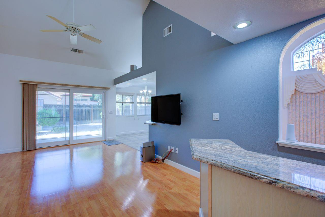1029 Neal St, Los Banos, CA 93635