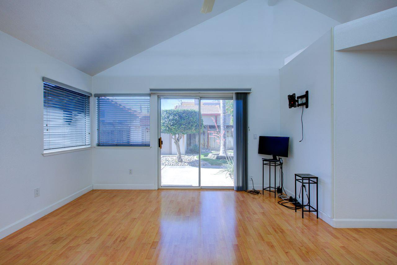 1029 Neal St, Los Banos, CA 93635