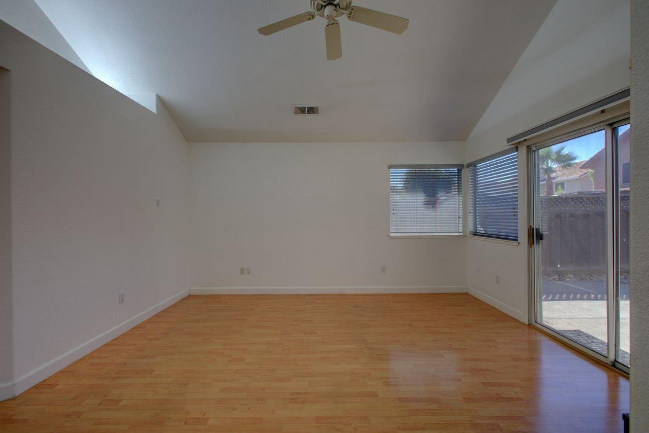 1029 Neal St, Los Banos, CA 93635