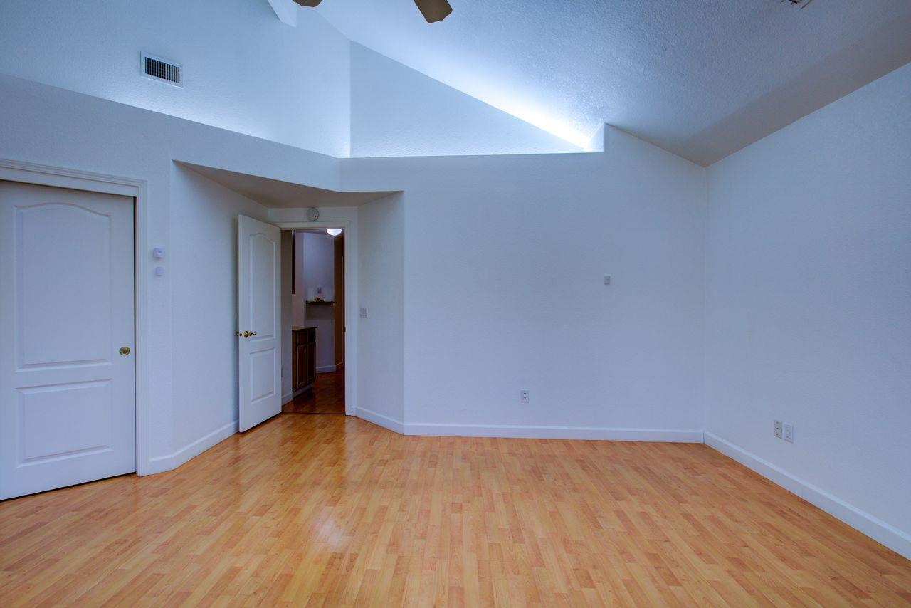 1029 Neal St, Los Banos, CA 93635