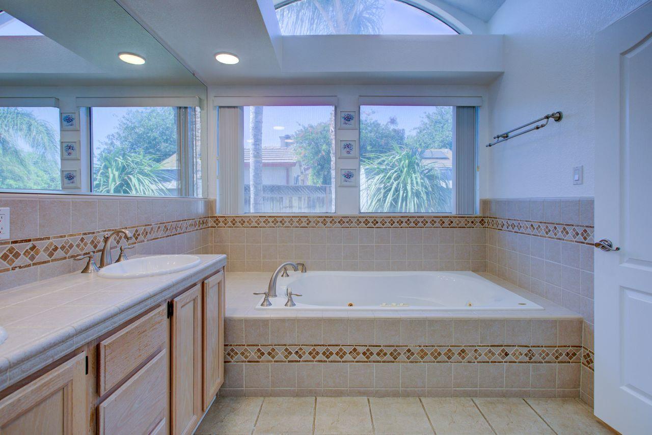 1029 Neal St, Los Banos, CA 93635