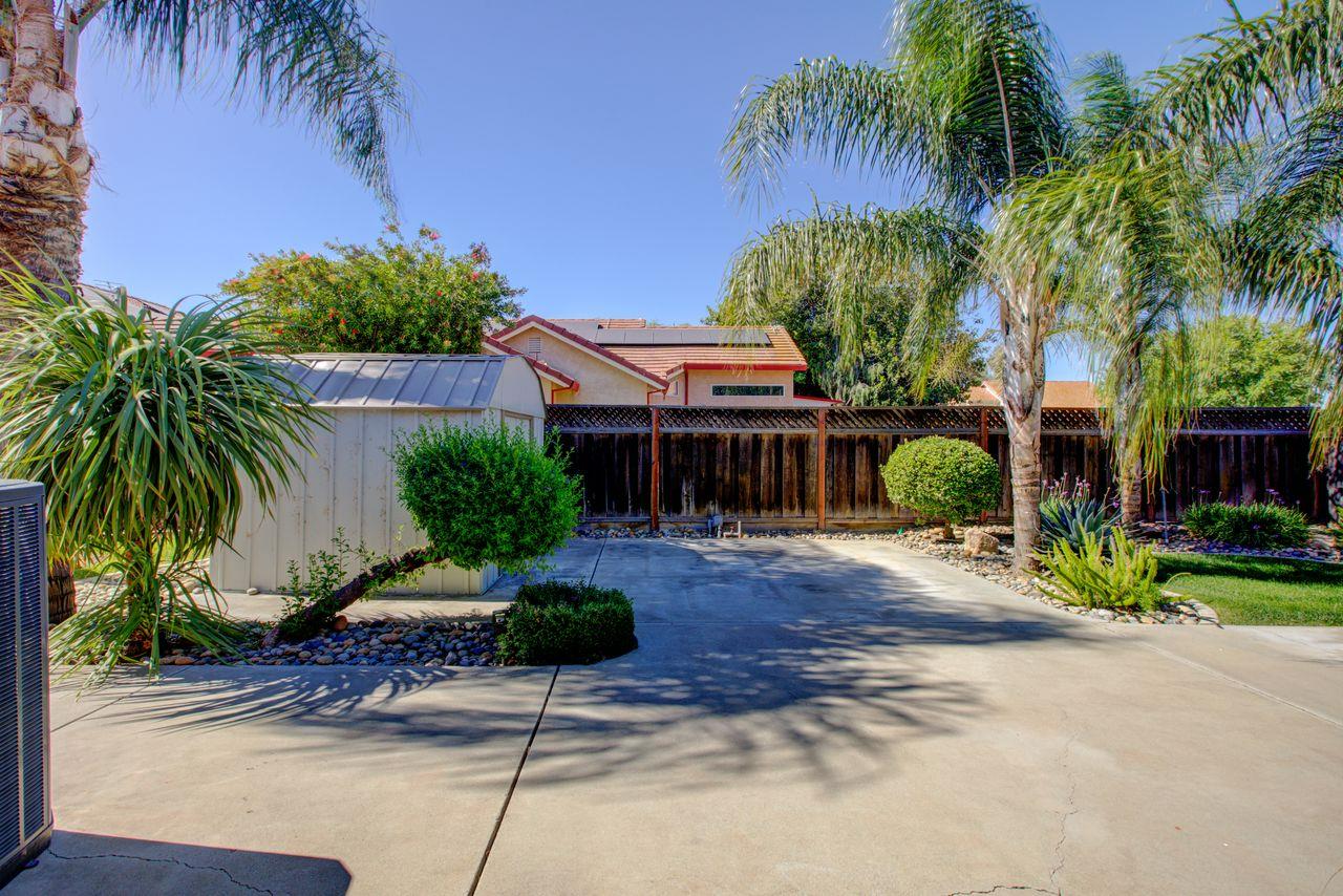 1029 Neal St, Los Banos, CA 93635