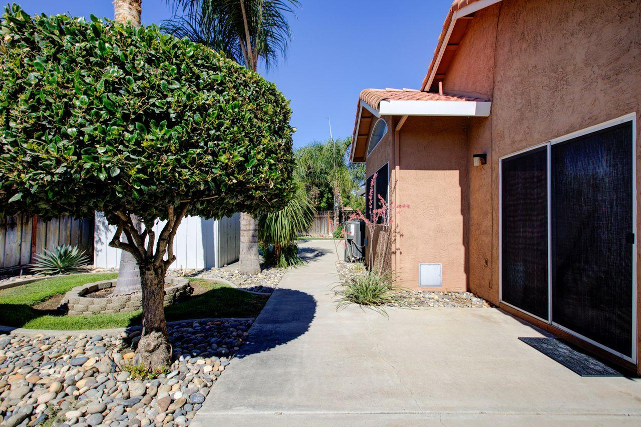 1029 Neal St, Los Banos, CA 93635