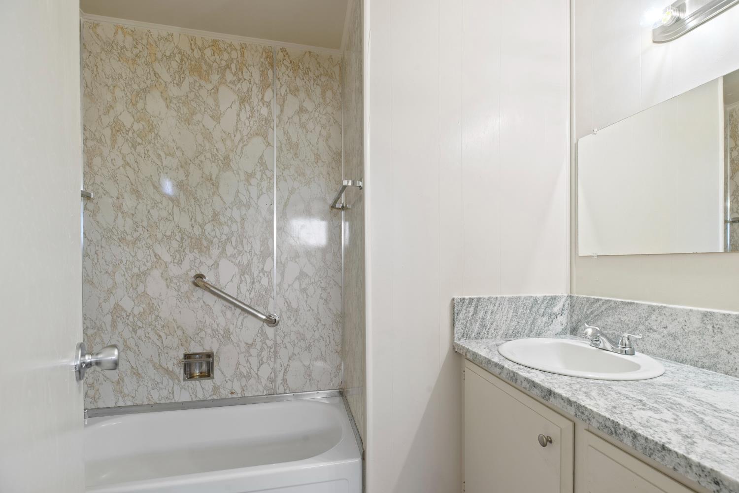 2307 Oakdale Rd #60, Modesto, CA 95355