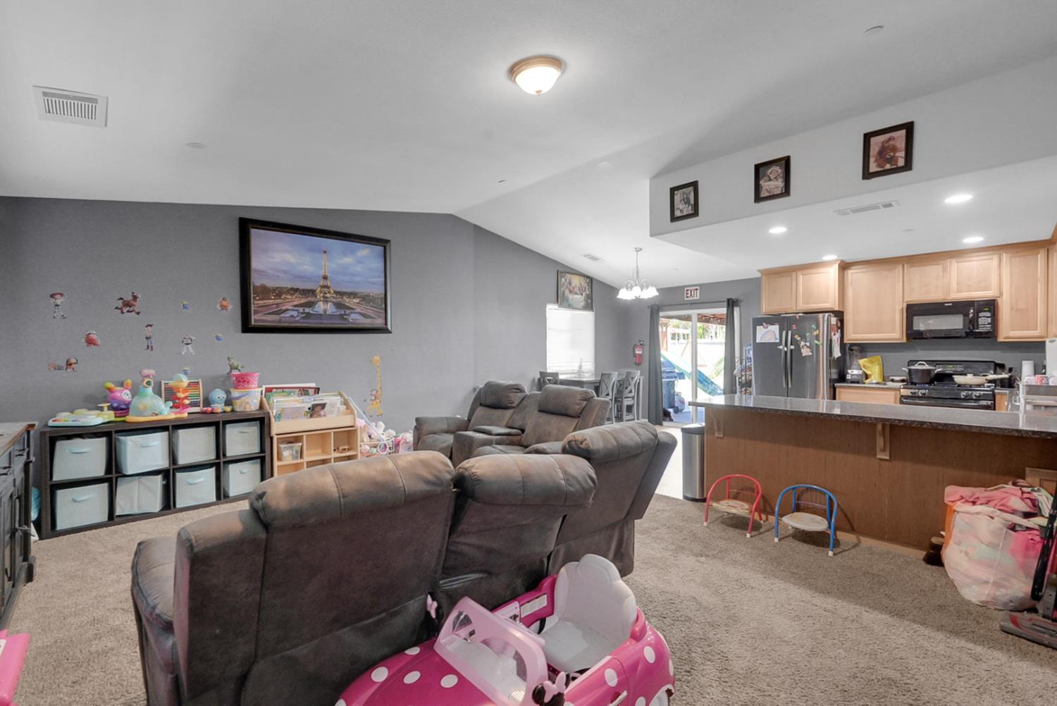 7480 W Meadowlark Ct, Winton, CA 95388