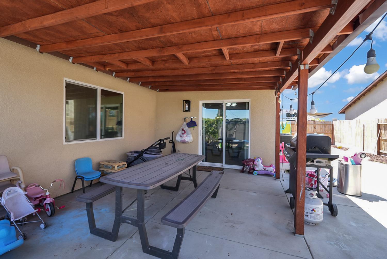 7480 W Meadowlark Ct, Winton, CA 95388