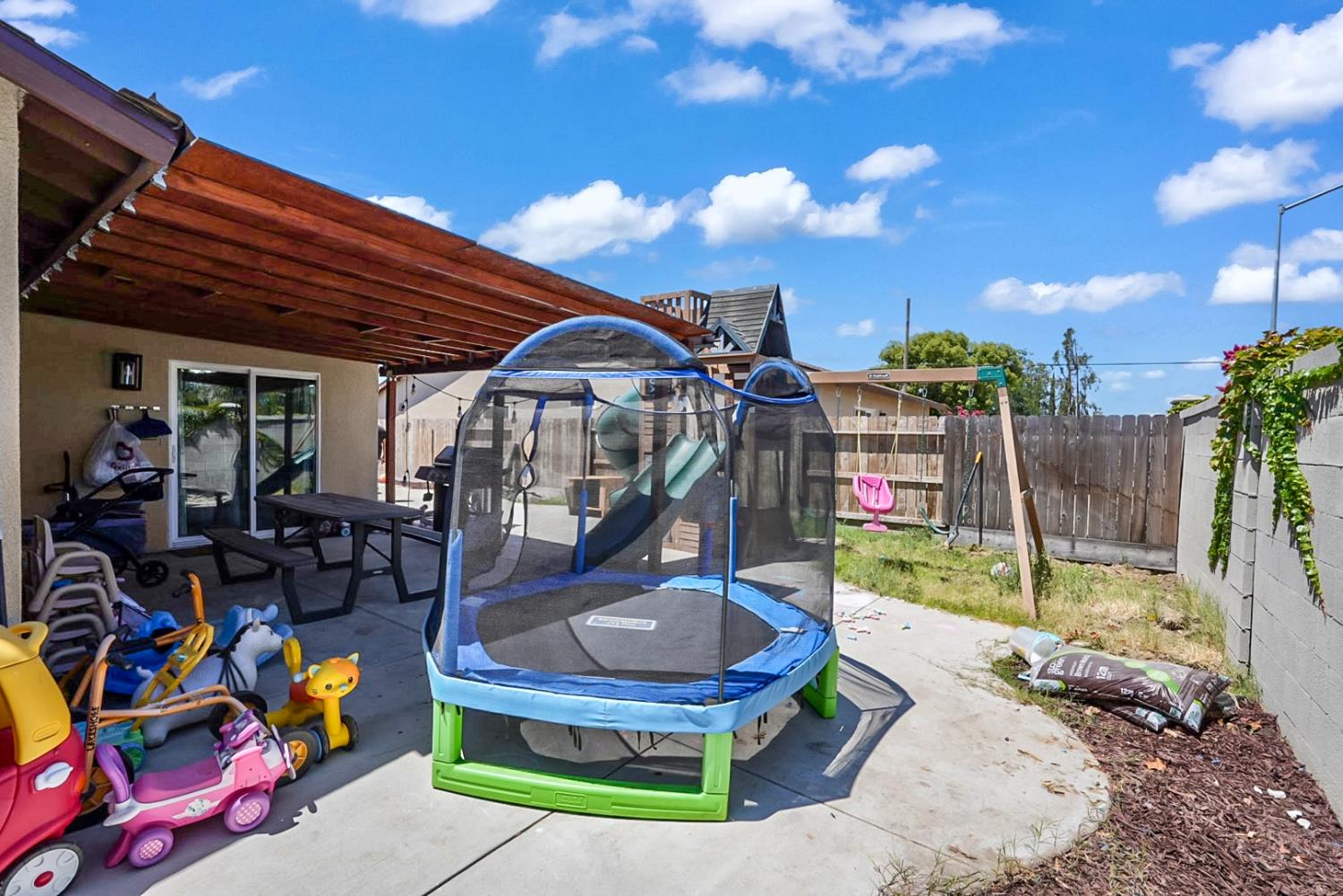 7480 W Meadowlark Ct, Winton, CA 95388