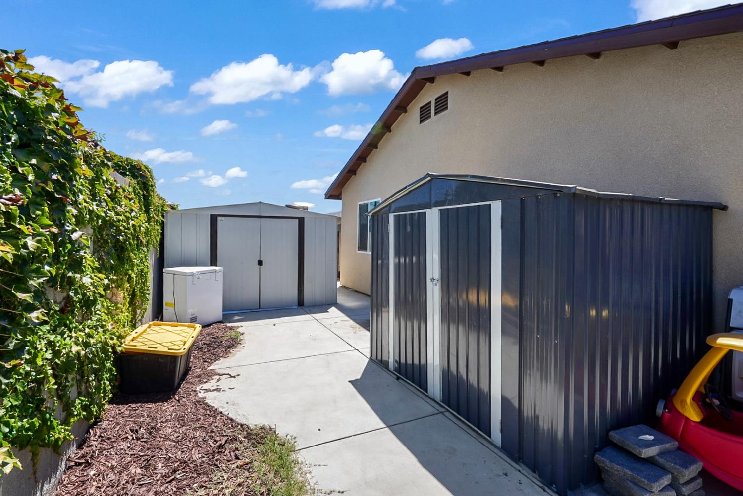 7480 W Meadowlark Ct, Winton, CA 95388