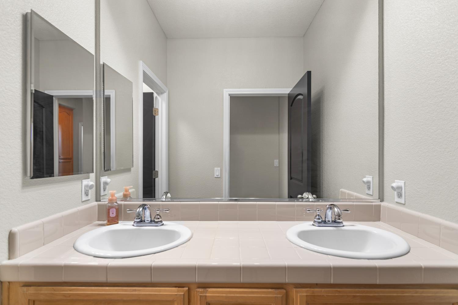 1447 Haven St, Oakdale, CA 95361