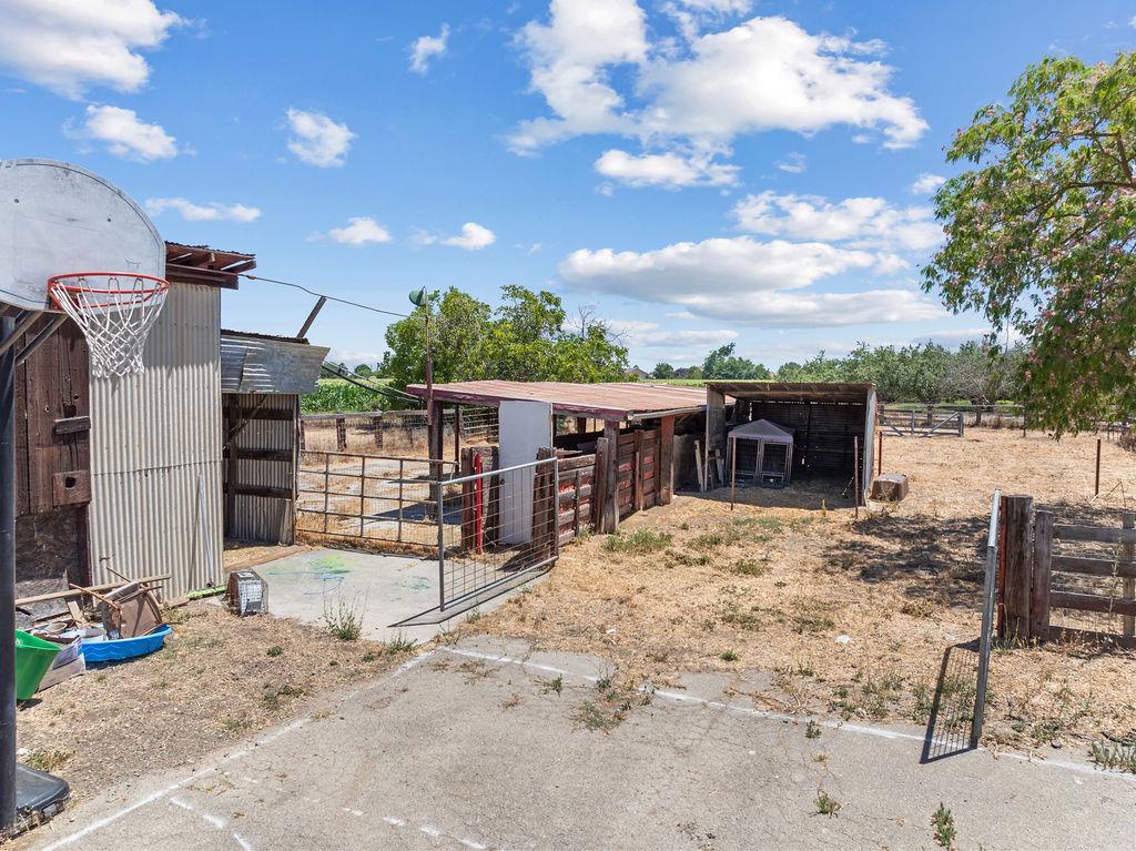 906 Hoyer Rd, Newman, CA 95360