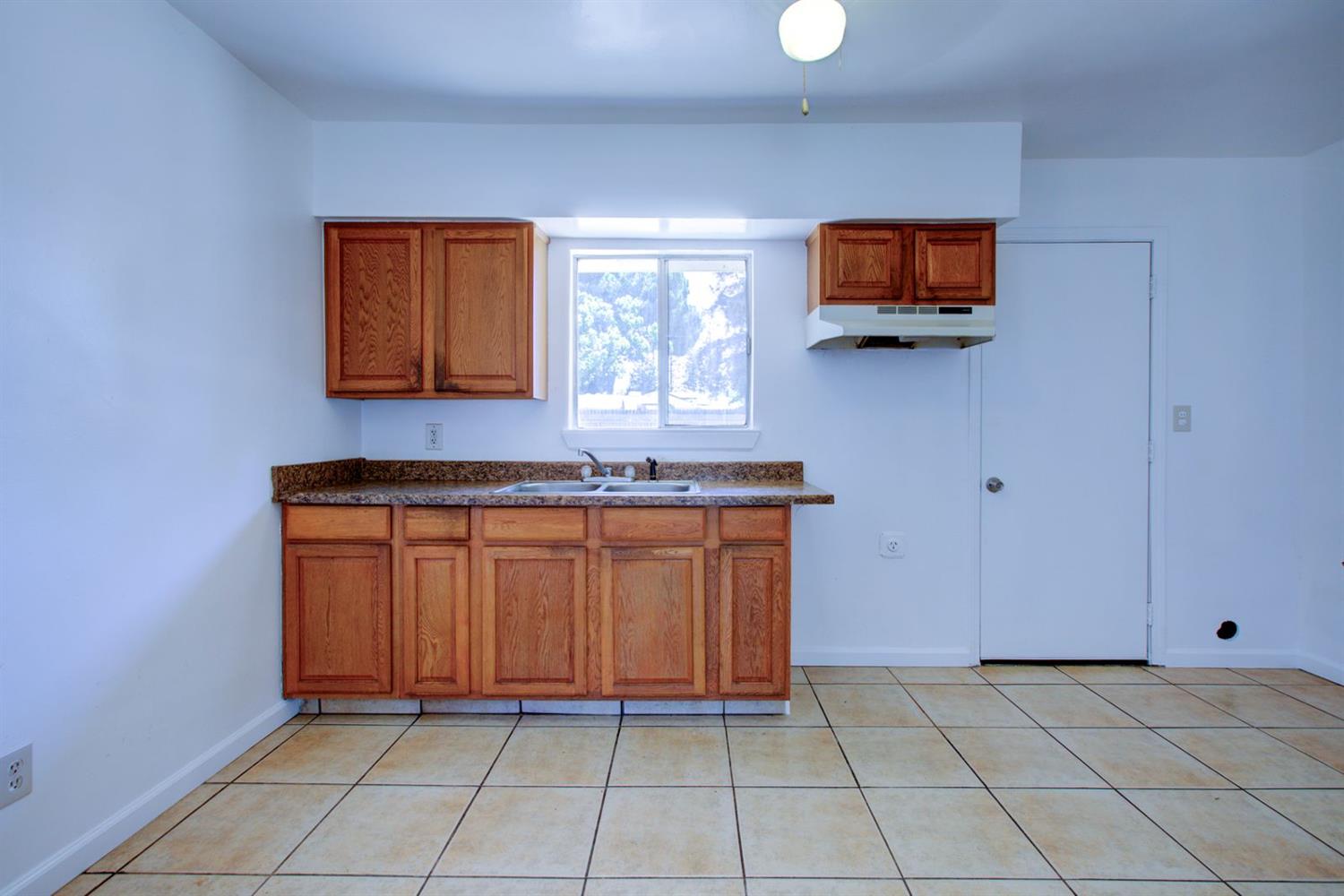 2354 Lambert St, Modesto, CA 95354