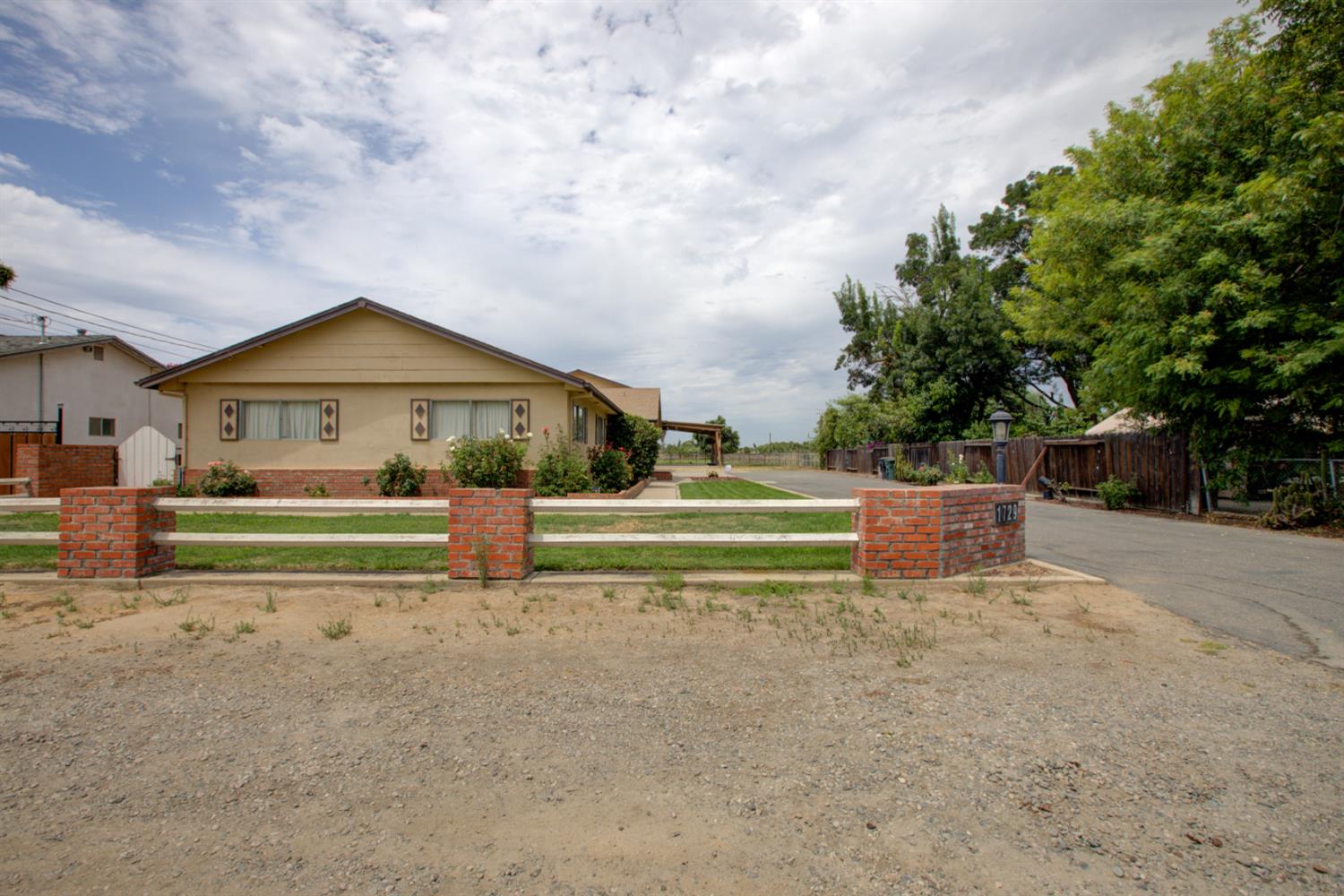 1729 Beverly Dr, Modesto, CA 95358