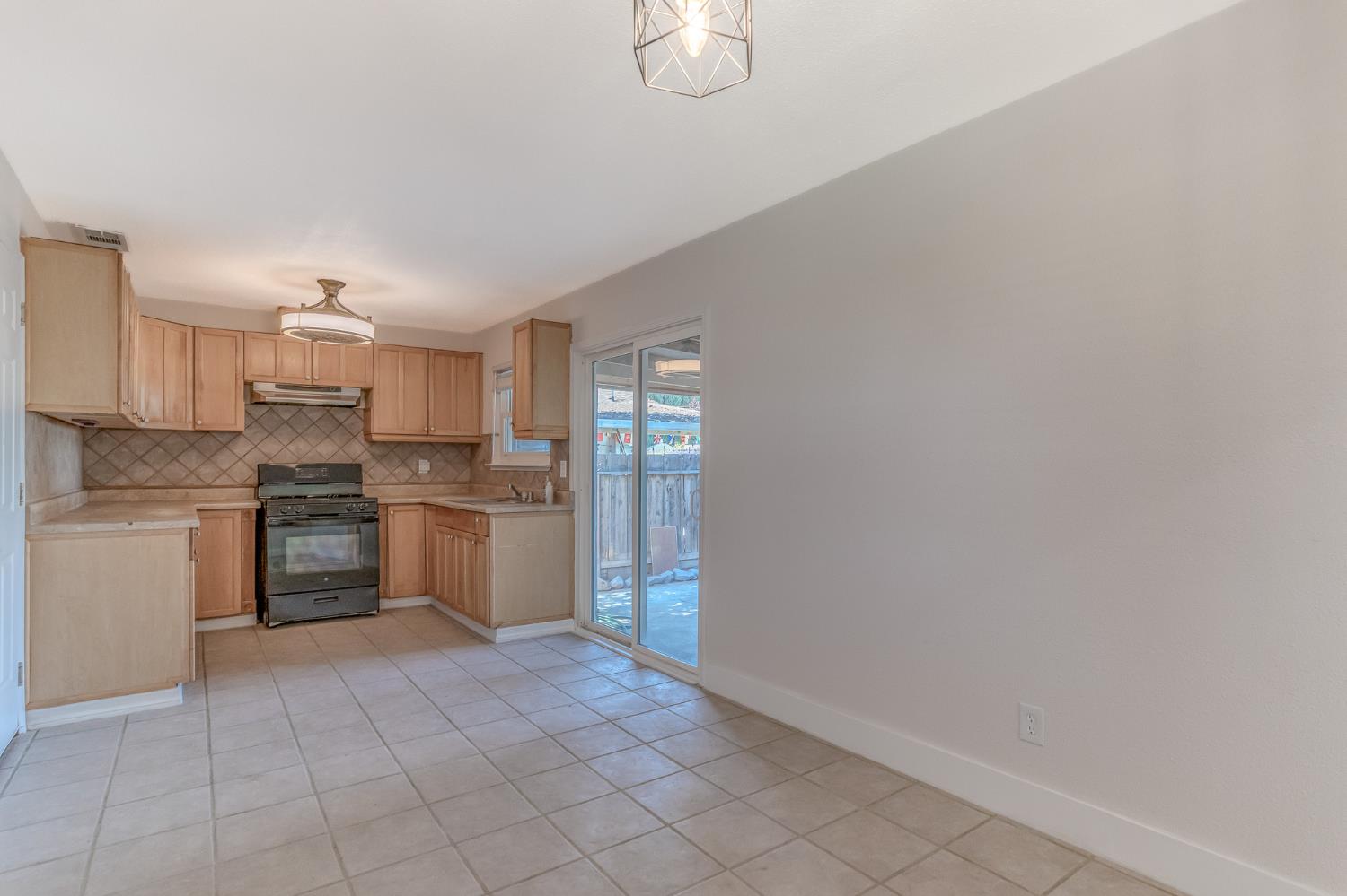 430 Eva Dr, Manteca, CA 95336