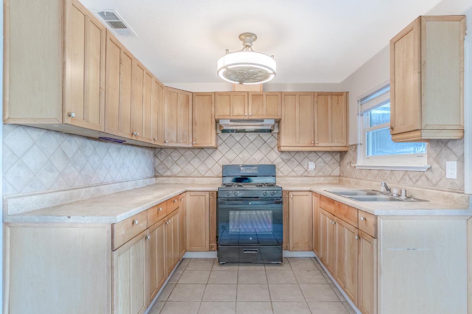 430 Eva Dr, Manteca, CA 95336