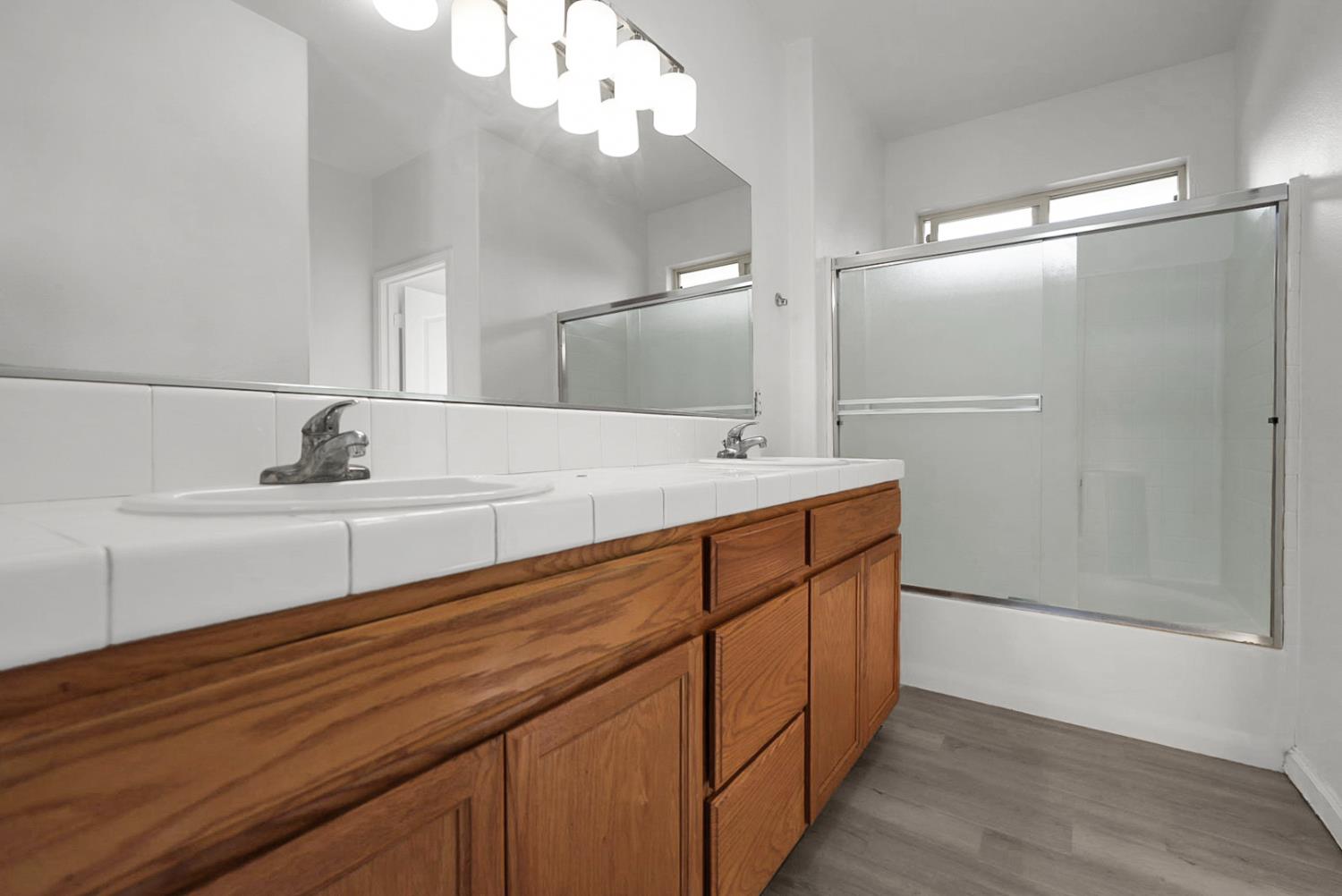528 Burgundy St, Los Banos, CA 93635