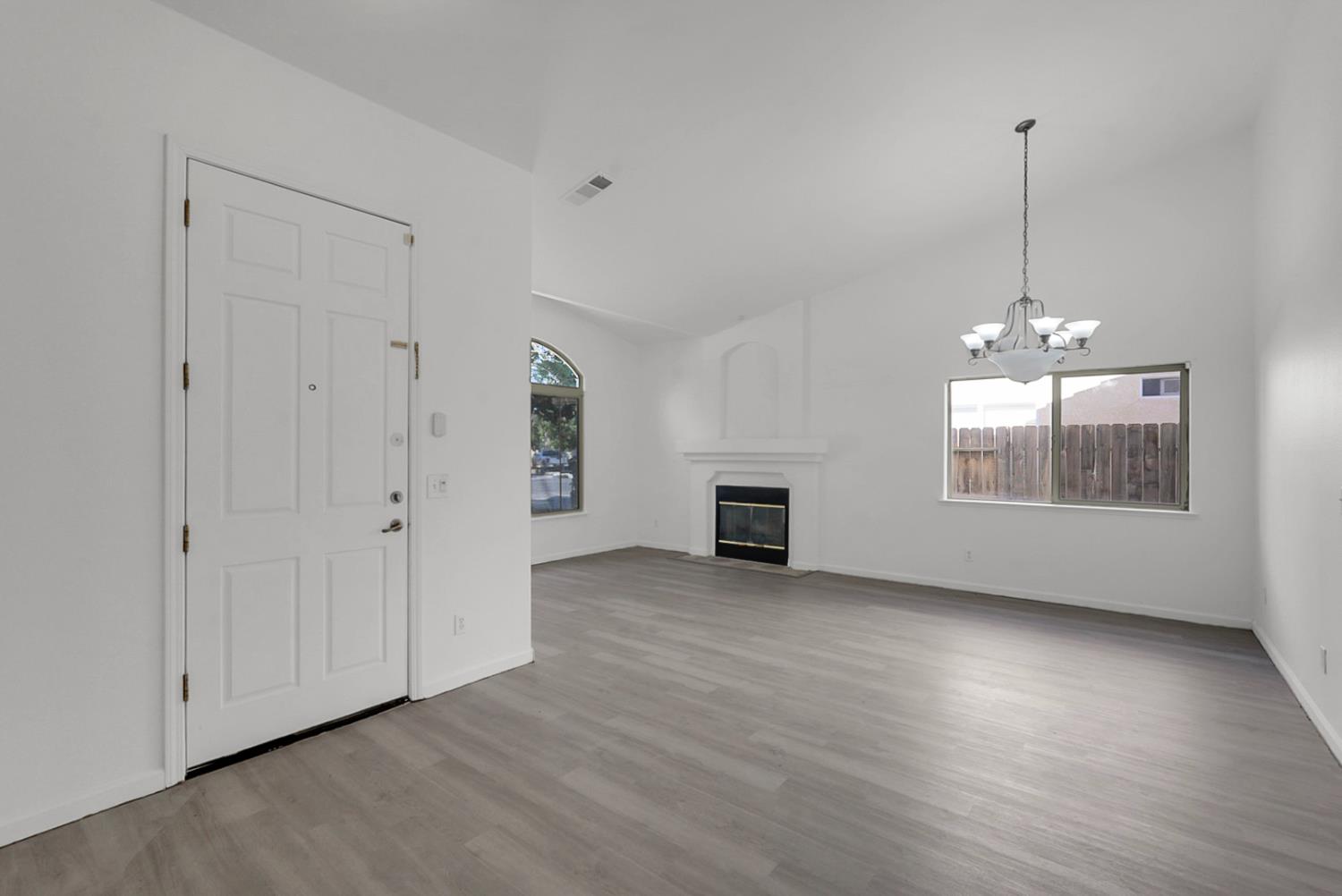528 Burgundy St, Los Banos, CA 93635