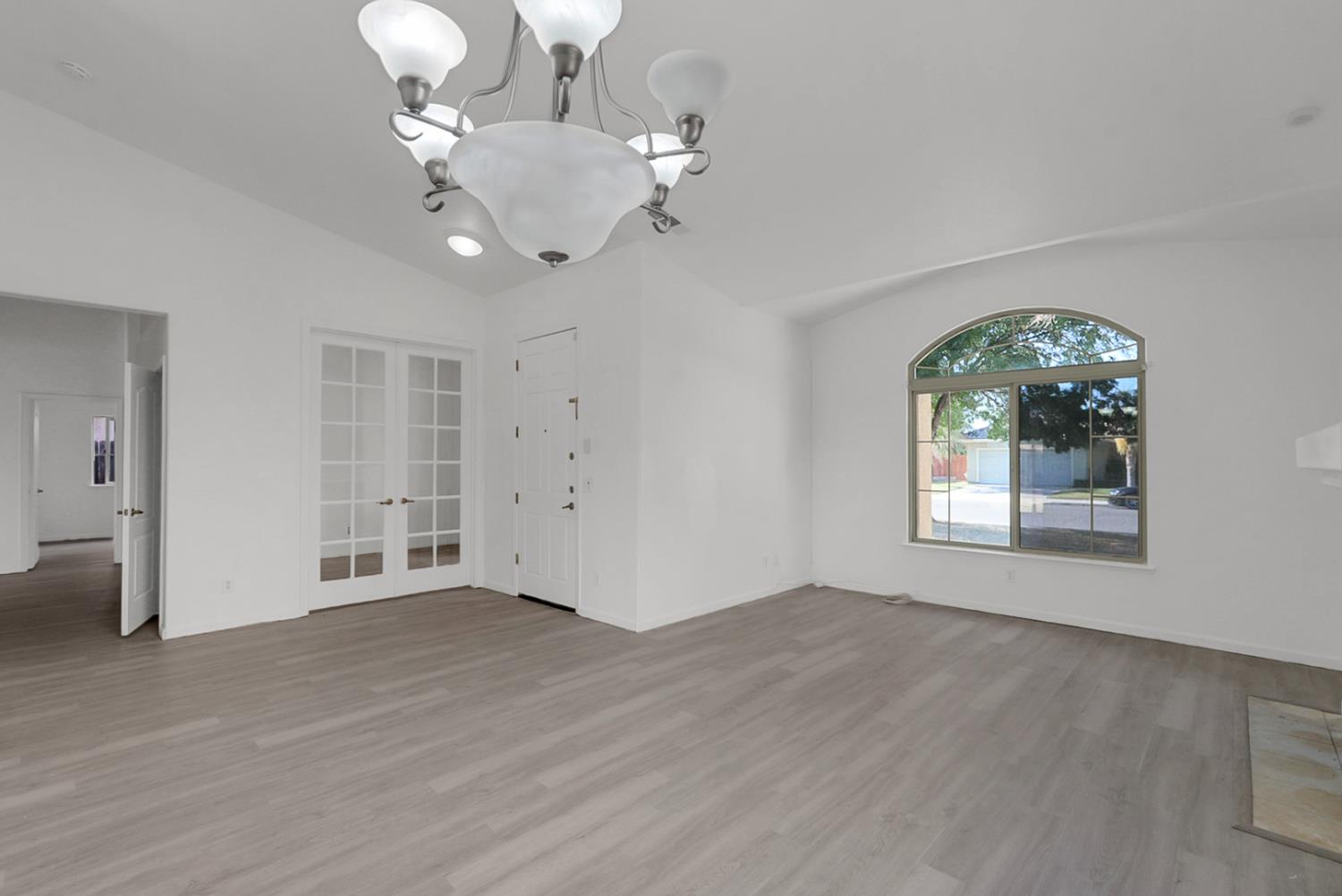 528 Burgundy St, Los Banos, CA 93635