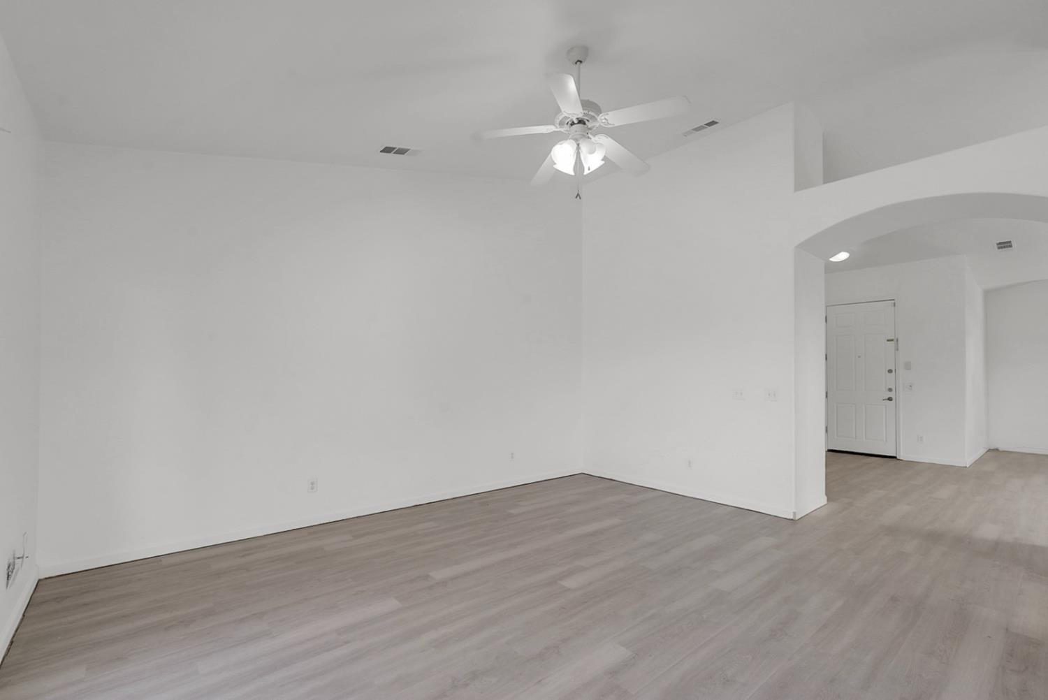 528 Burgundy St, Los Banos, CA 93635