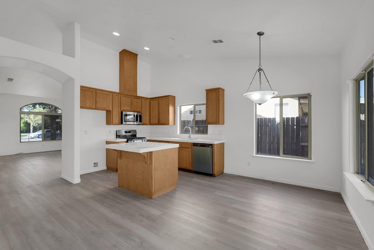 528 Burgundy St, Los Banos, CA 93635