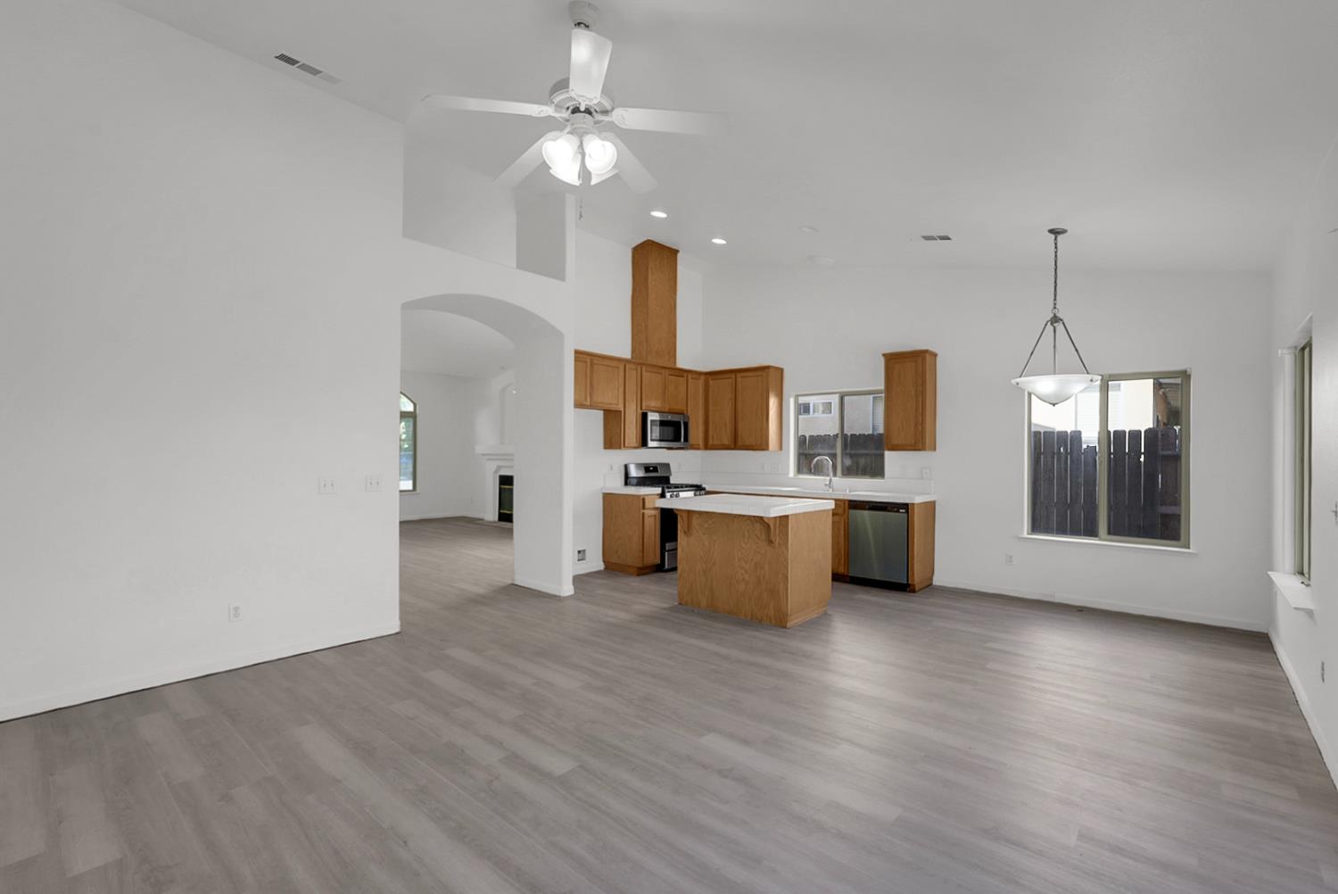 528 Burgundy St, Los Banos, CA 93635