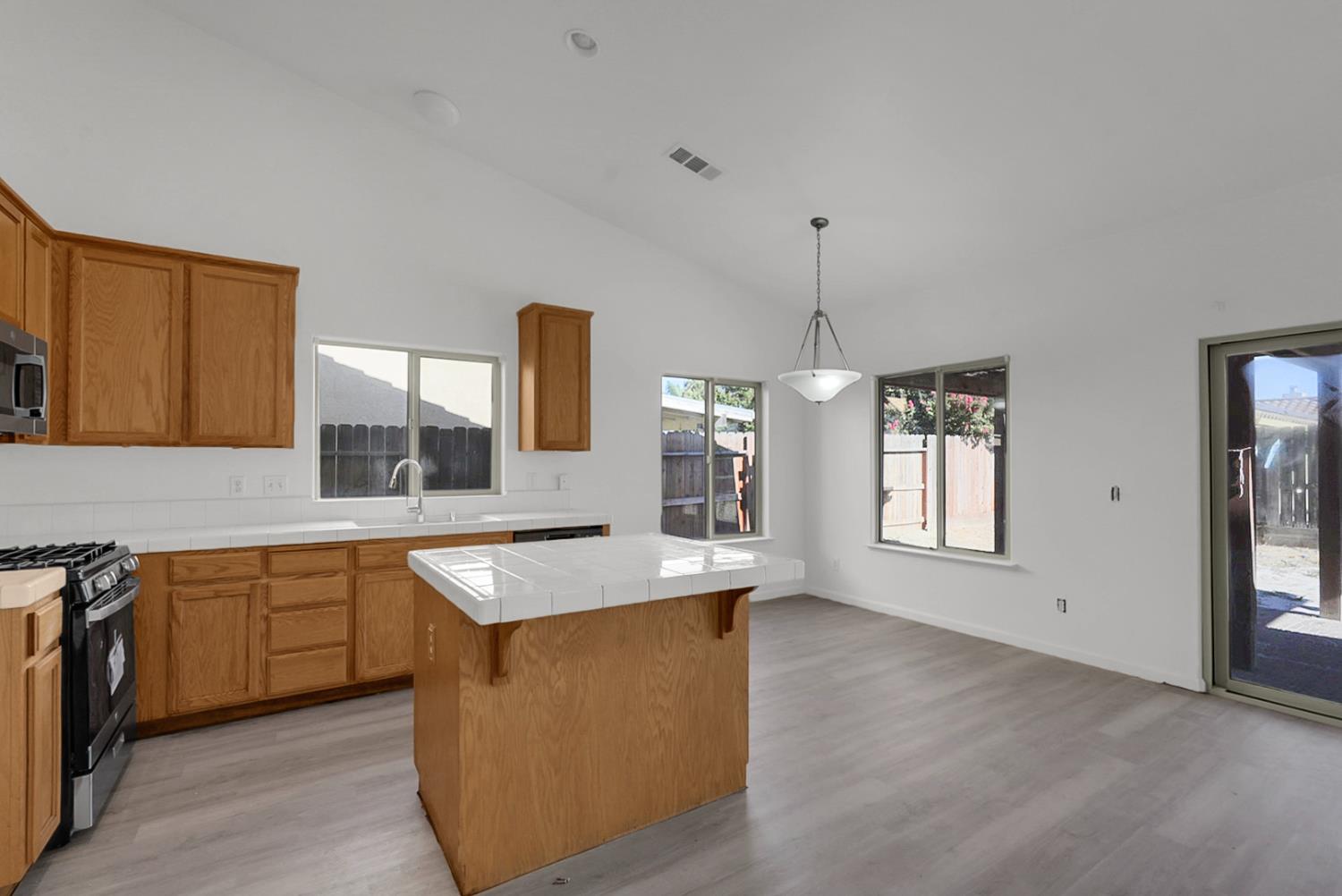 528 Burgundy St, Los Banos, CA 93635