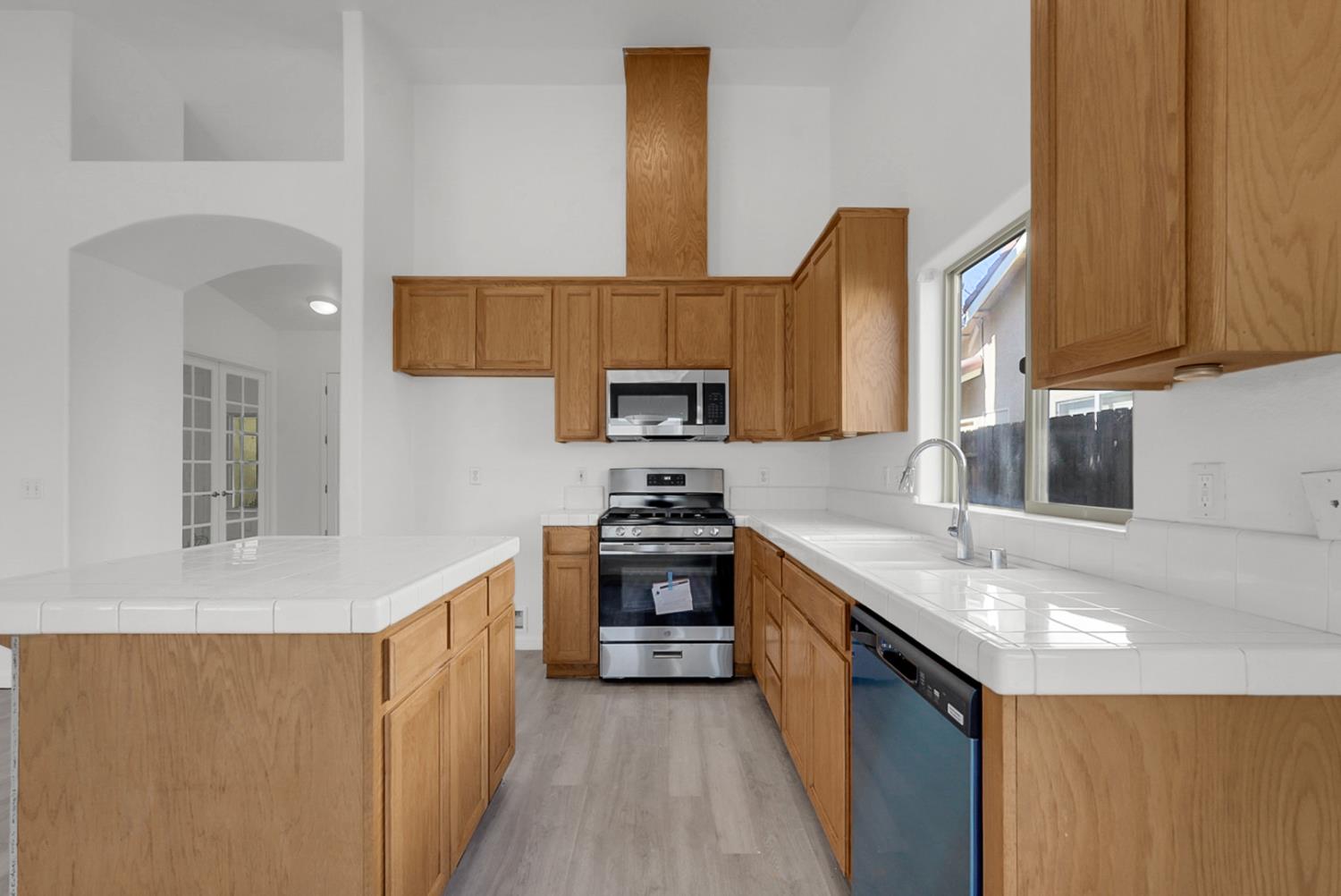 528 Burgundy St, Los Banos, CA 93635