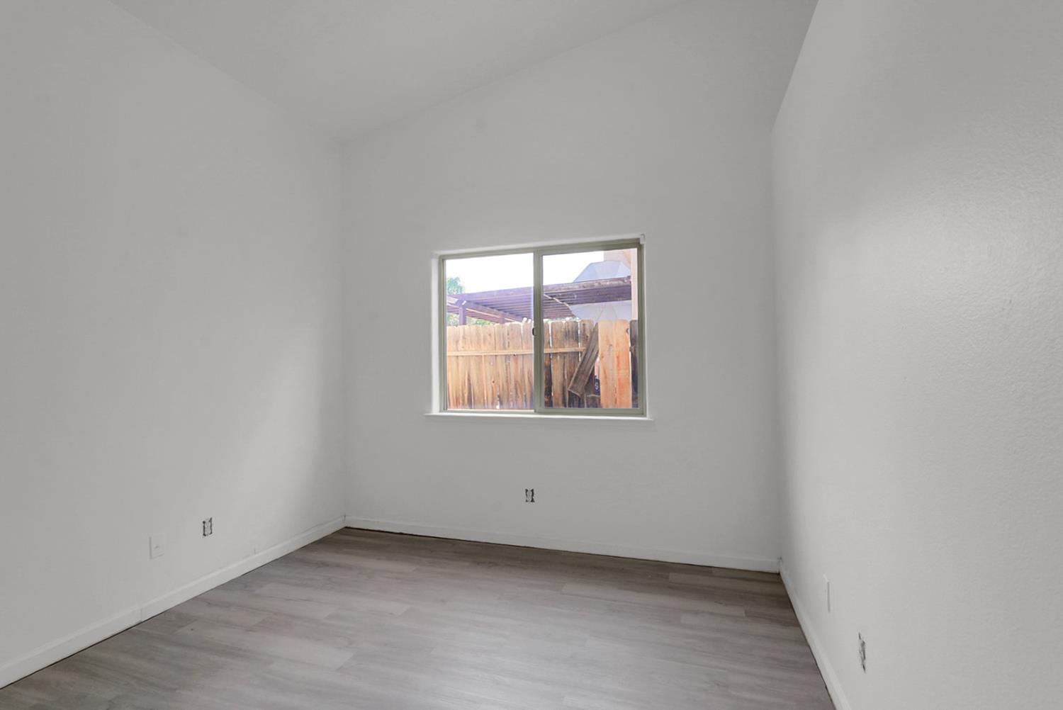 528 Burgundy St, Los Banos, CA 93635