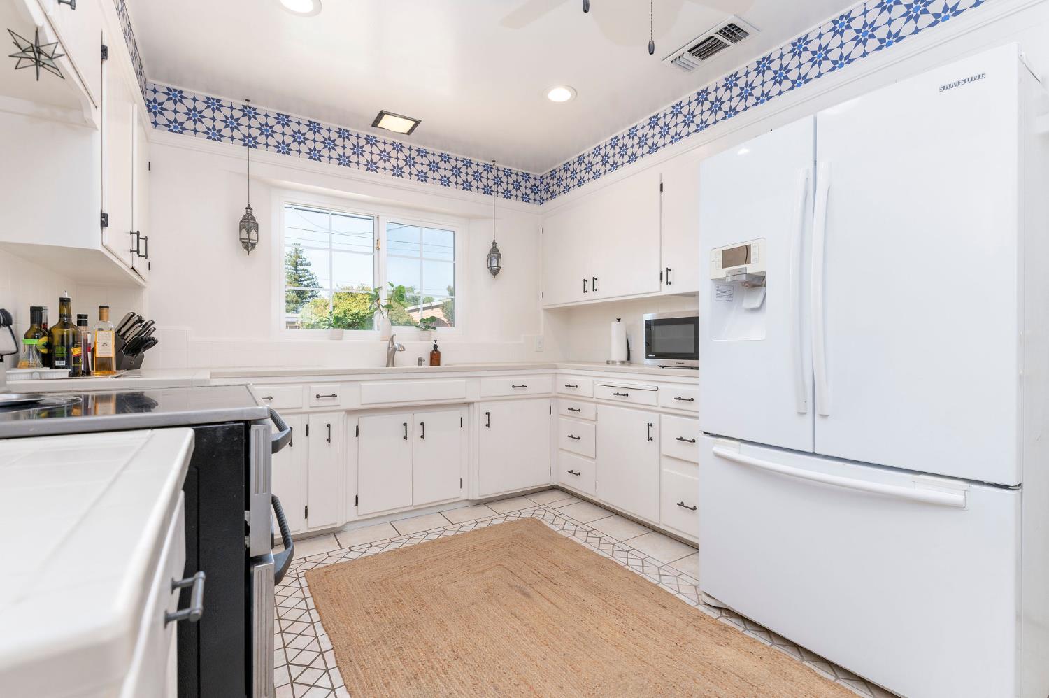 1305 Glenwood Dr, Modesto, CA 95350