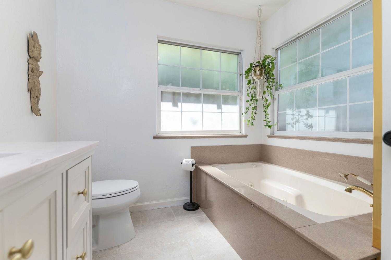 1305 Glenwood Dr, Modesto, CA 95350