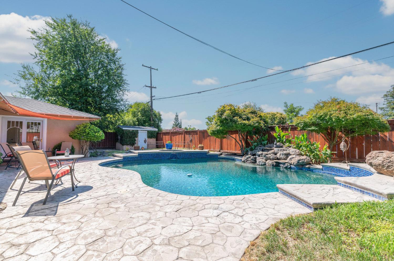 1305 Glenwood Dr, Modesto, CA 95350