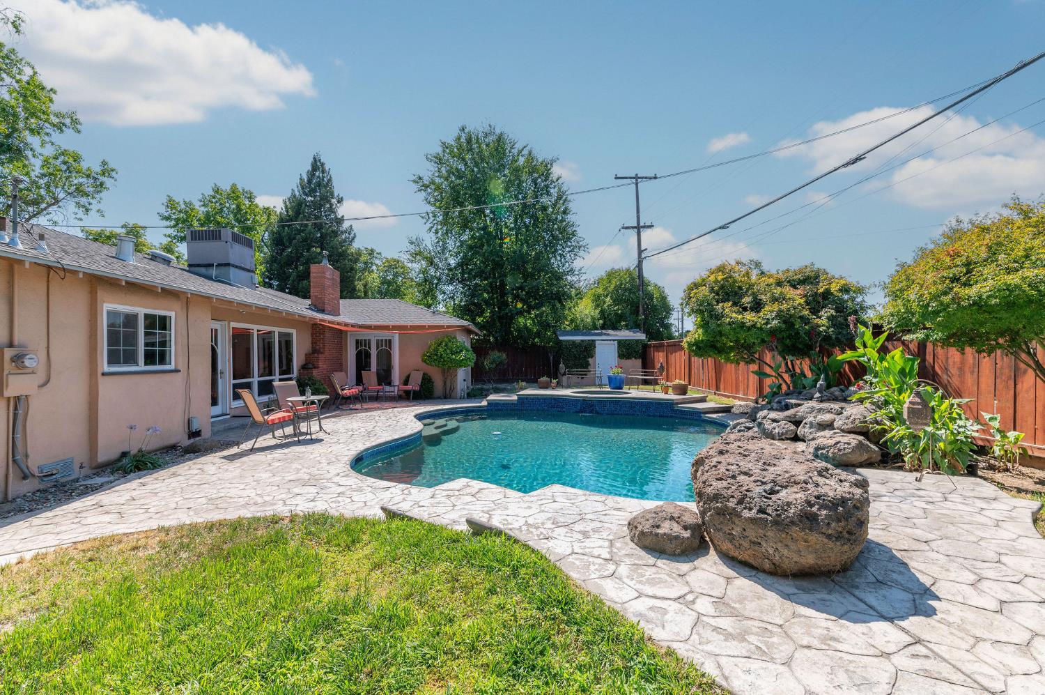1305 Glenwood Dr, Modesto, CA 95350