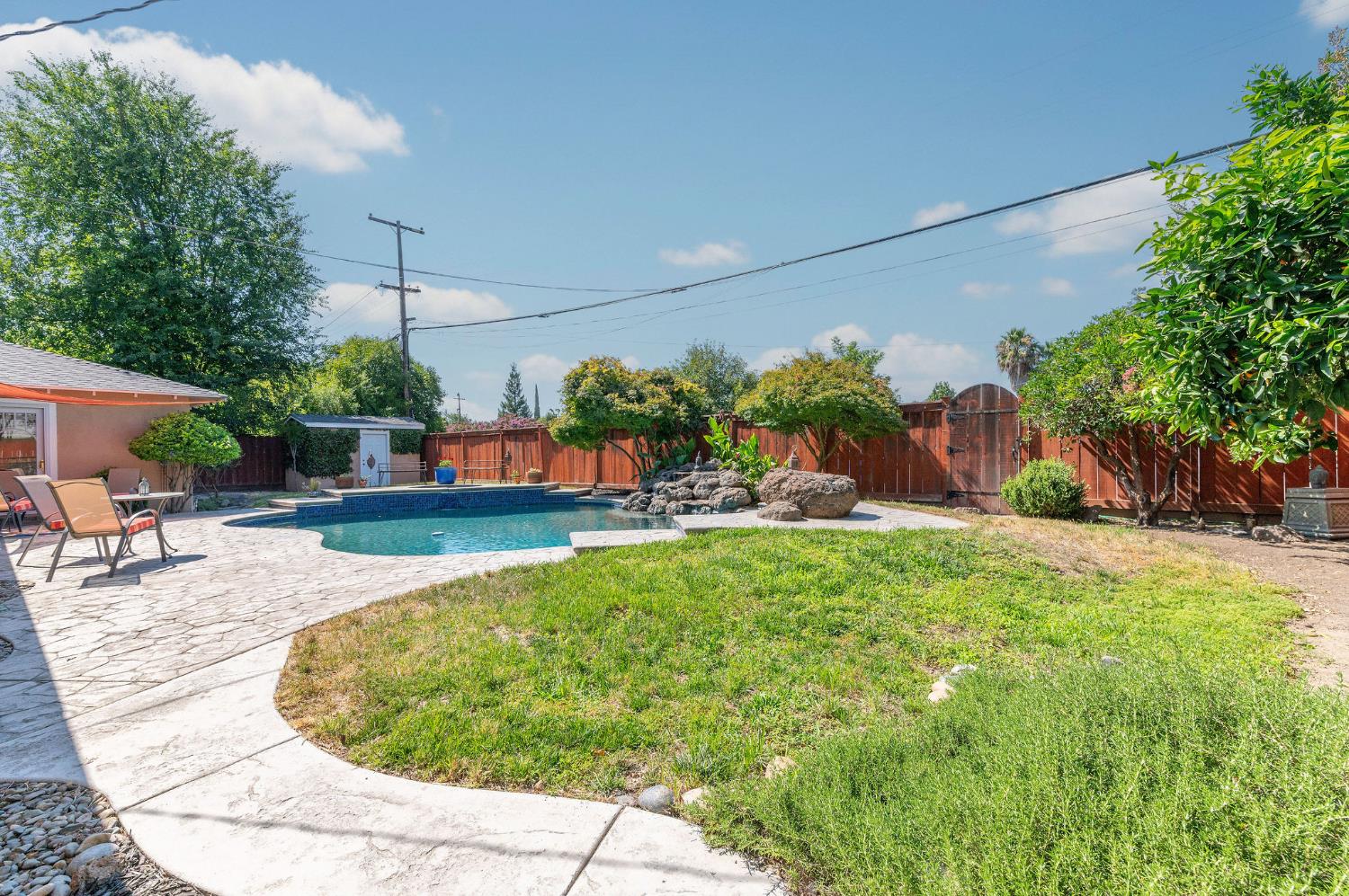 1305 Glenwood Dr, Modesto, CA 95350
