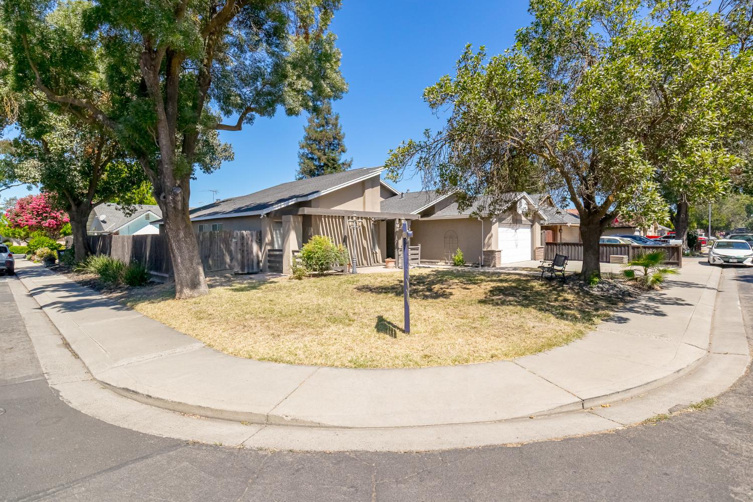2801 Zarand Dr, Modesto, CA 95355