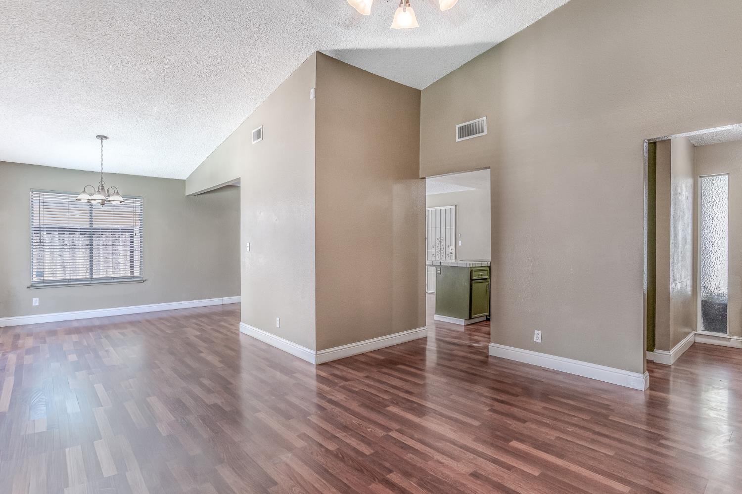 2801 Zarand Dr, Modesto, CA 95355