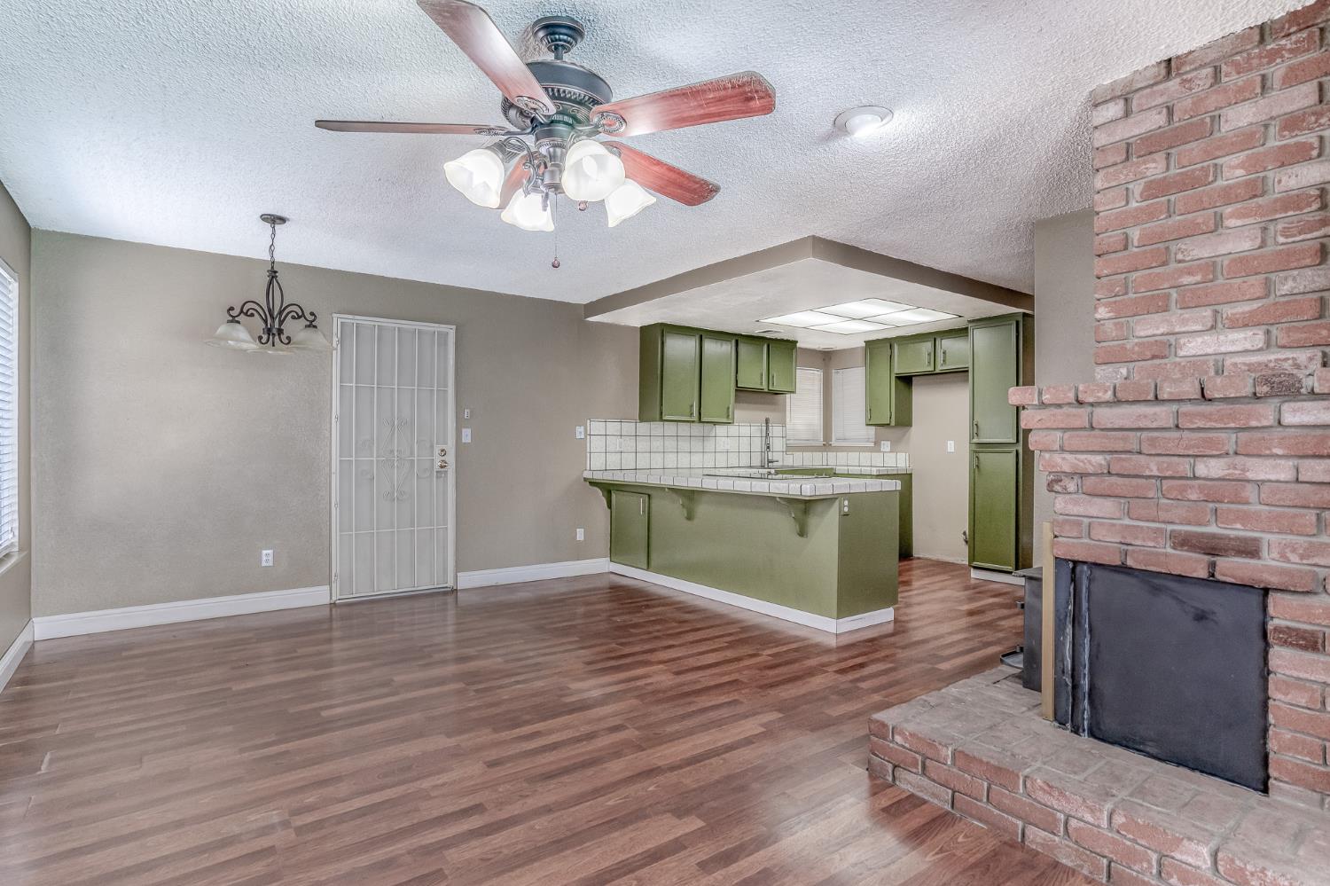 2801 Zarand Dr, Modesto, CA 95355