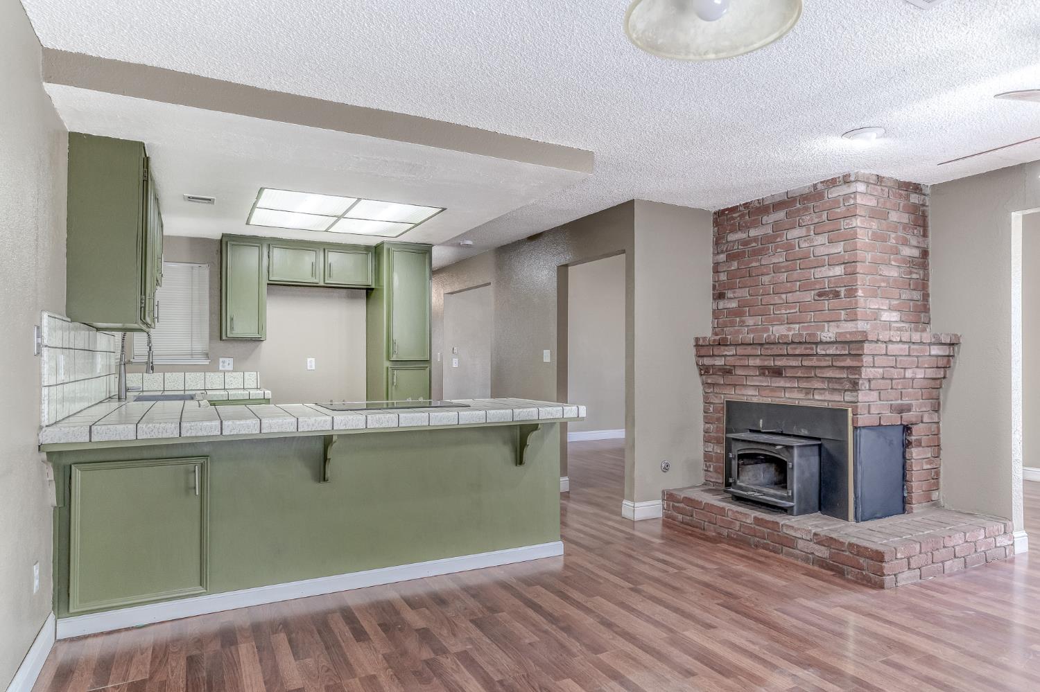 2801 Zarand Dr, Modesto, CA 95355