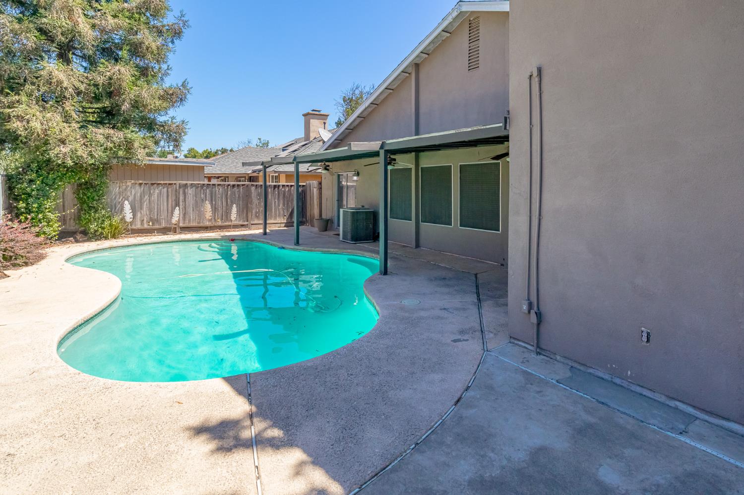 2801 Zarand Dr, Modesto, CA 95355