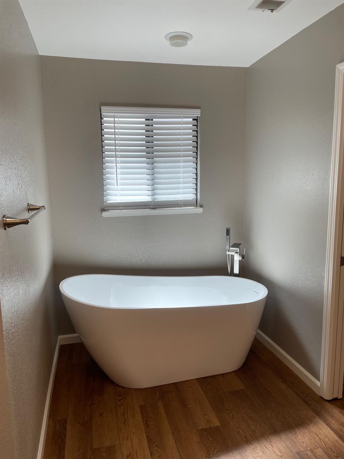 1355 Alex Cir, Turlock, CA 95382