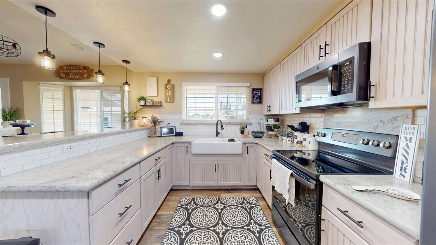 1744 Hyde Park Ln, Manteca, CA 95336