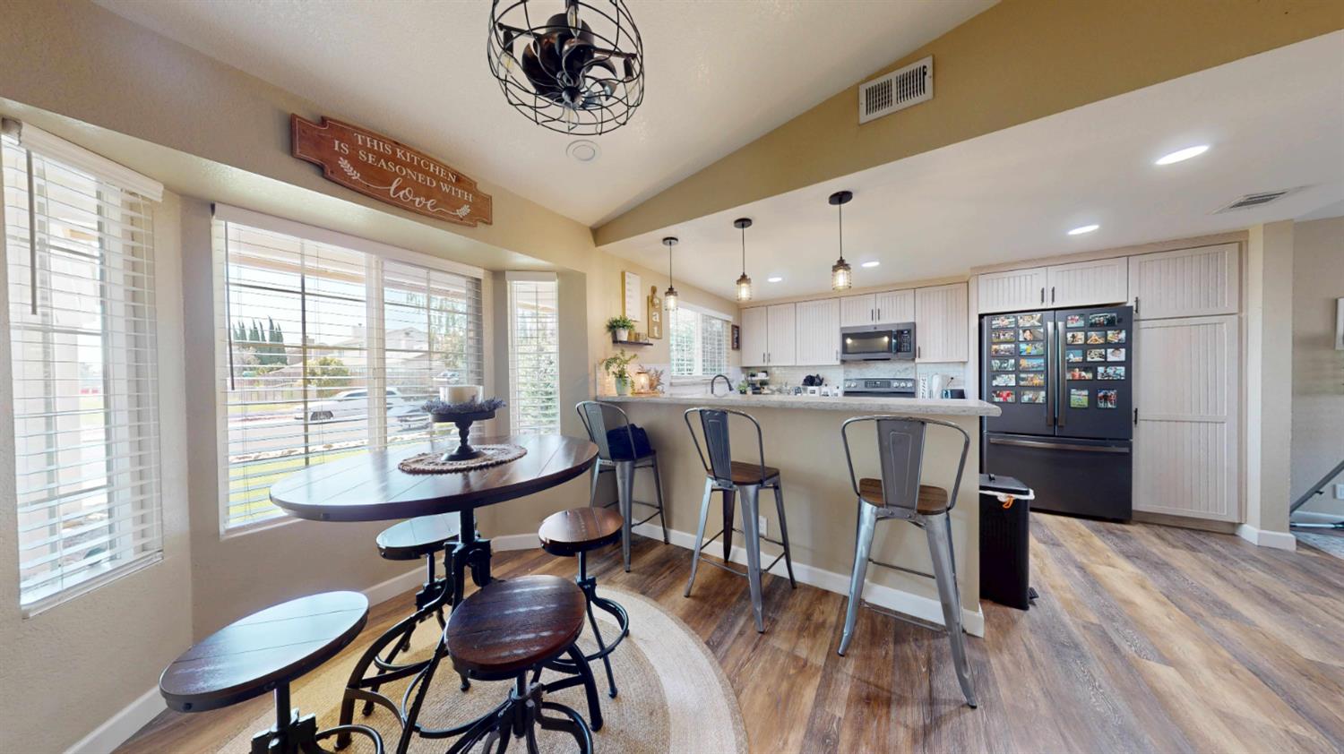 1744 Hyde Park Ln, Manteca, CA 95336