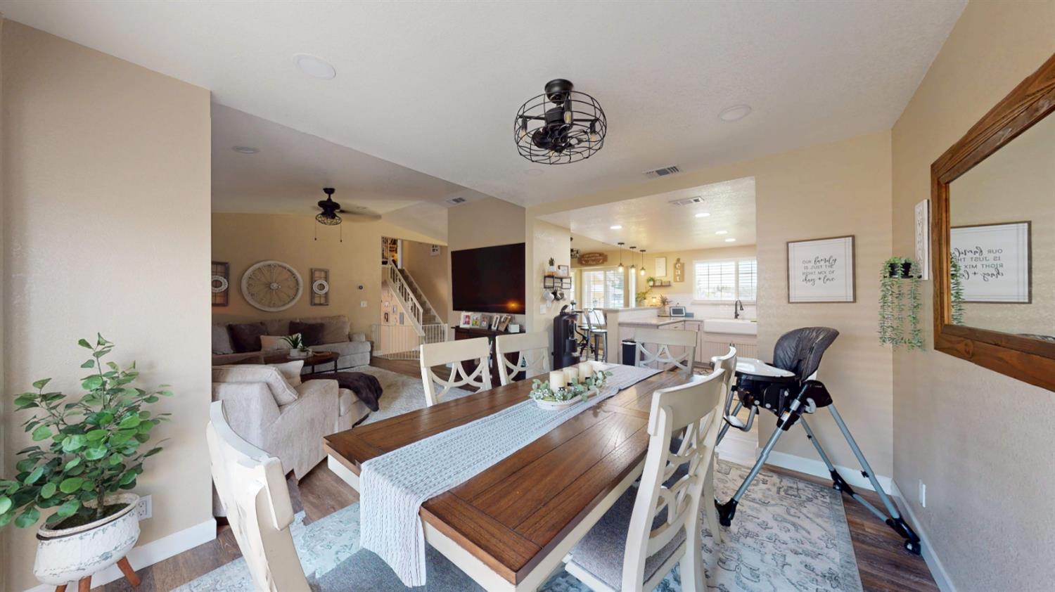 1744 Hyde Park Ln, Manteca, CA 95336
