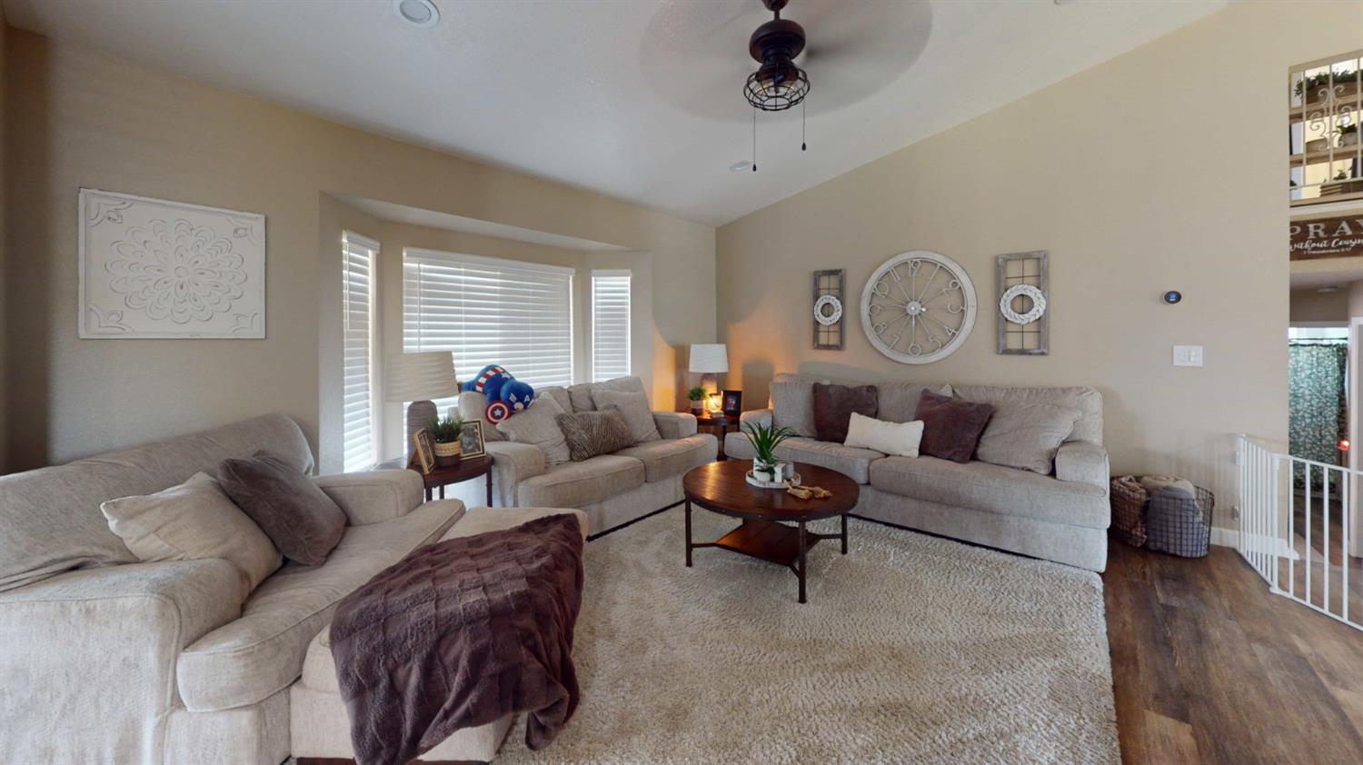1744 Hyde Park Ln, Manteca, CA 95336
