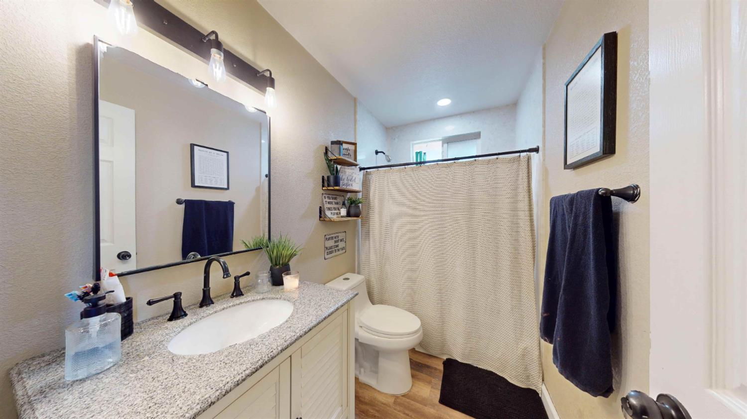 1744 Hyde Park Ln, Manteca, CA 95336